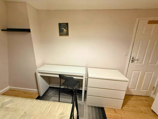 Room in a Shared House, East India Dock Road, E14 - Photo 1