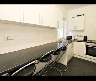 Great 4 bedroom shared house in Bradford - Photo 2