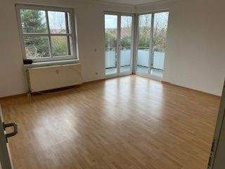 Schwerin - schöne 3-Zimmerwohnung mit Balkon und Einbauküche zu vermieten - Photo 1