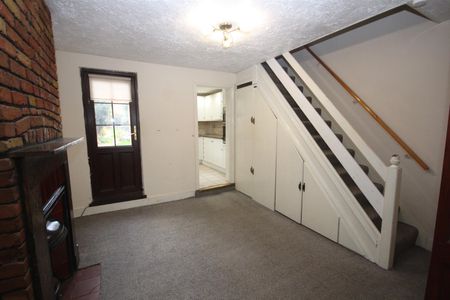 2 bedroom Terraced House to let - Photo 5