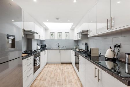 House share to rent - Photo 2