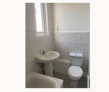 1 bedroom ground floor flat to rent - Photo 3