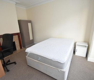 4 bedroom terraced house to rent - Photo 5