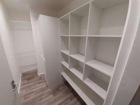 Bed Flat// Available Now, LN2 - Photo 3