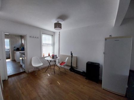 3 bedroom link detached house to rent - Photo 4