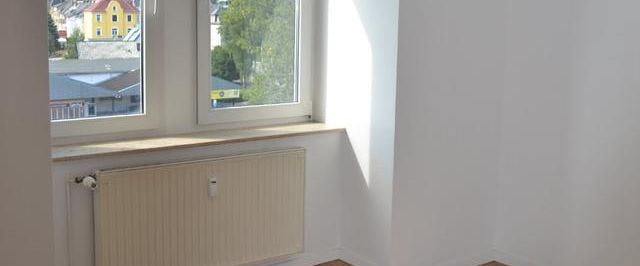Schöne 4-Raum-Wohnung mit offener Küche und Badmöbel in Waldheim - Foto 1