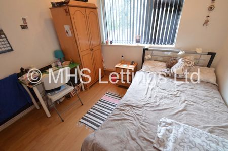 3 Bedroom Apartment for rent in The Poplars - Photo 3
