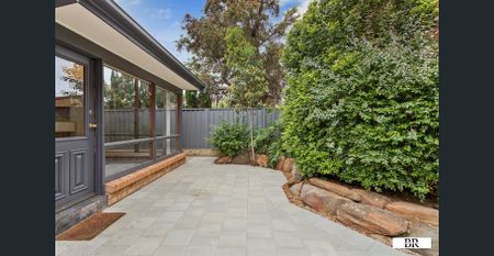 Secure & Stunning Light-Filled 2 Bed Townhouse! - Photo 2