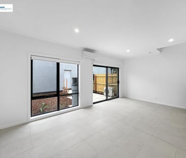 Brand New & Spacious 4-Bedroom Townhouse in Cranbourne - Photo 1