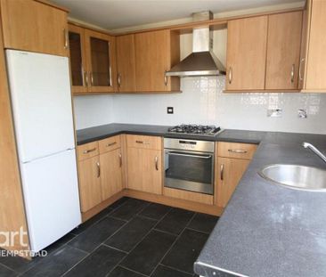 4 bedroom semi-detached house to rent - Photo 4
