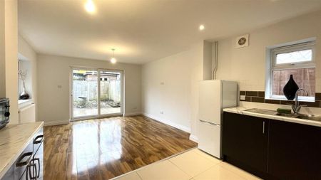 2 bedroom semi-detached house to rent - Photo 5