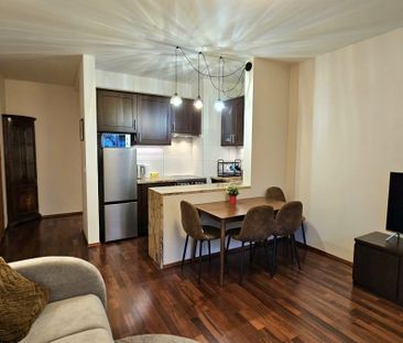 Nowoczesne mieszkanie z garażem, blisko SKM i PKP - Photo 1