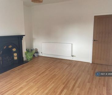 2 bedroom end of terrace house to rent - Photo 4