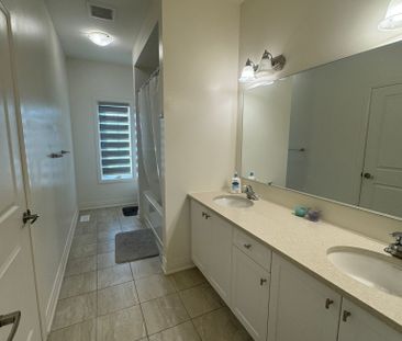 For Lease - 8 UNWIND Crescent Unit# (Upper Level), Brampton, Ontario - Photo 3