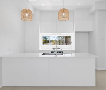 3 BEDROOM TOWNHOUSE WITH SINGLE GARAGE - Photo 1