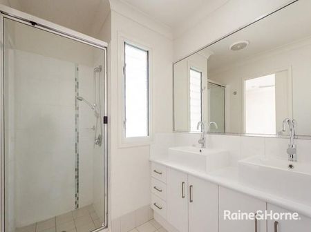 LARGE TOWNHOUSE WITH COMPLEX POOL - Photo 5