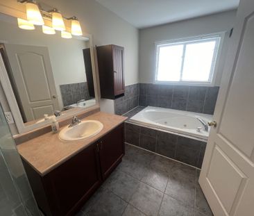 For Lease - 32 Earlsbridge Boulevard Unit# Upper, Brampton, Ontario - Photo 4