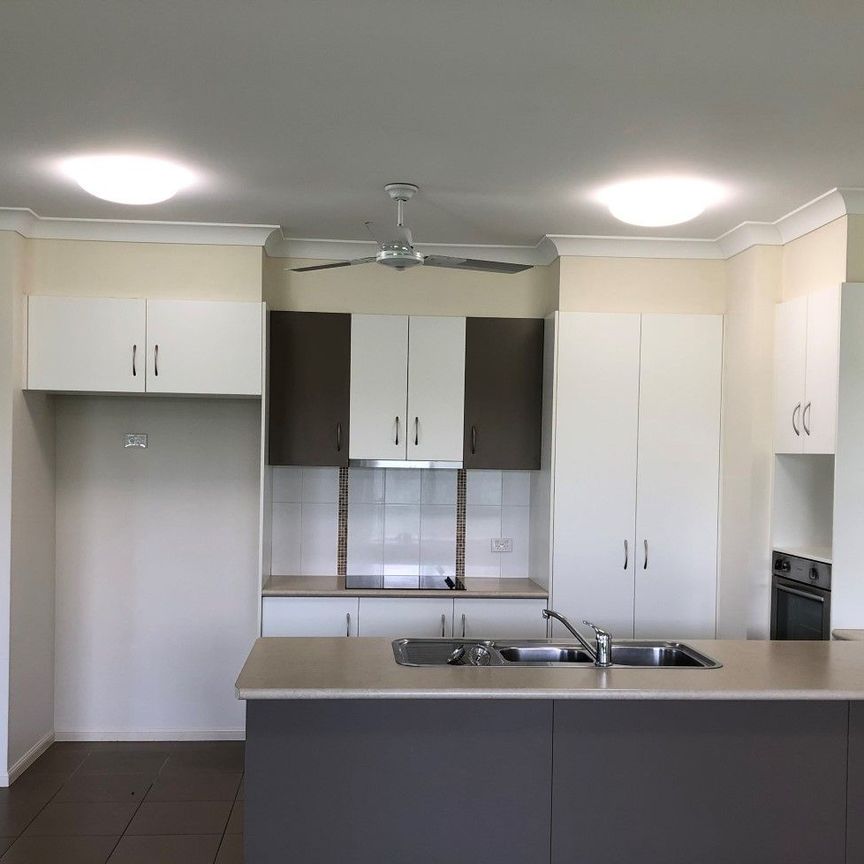 32 Derwent Cct, Kelso QLD 4815 - House For Rent | Domain - Photo 1