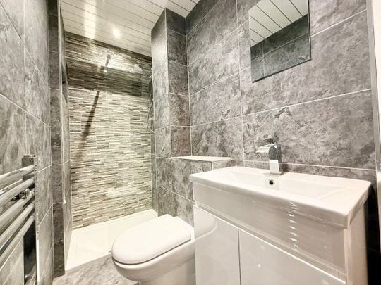 Clarkston Road, Cathcart - Photo 1