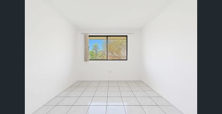 Cosy Two-Bedroom Apartment in a Prime Location - Photo 4