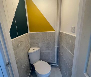 1 bedroom in a house share to rent - Photo 6