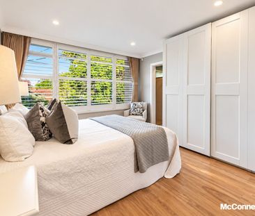 Spacious Family Home with Heated Swimming Pool & Solar Power - Photo 4