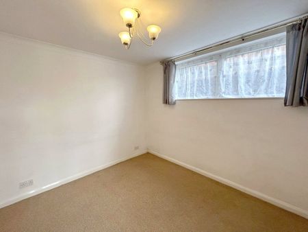 Warwick Court, NW7, London - Photo 5
