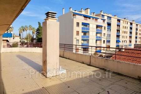 Golf Juan location maison de ville 5p 114m2 sur 2 étages avec - Photo 5