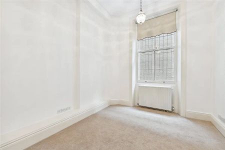 5 bedroom flat in Kensington - Photo 5