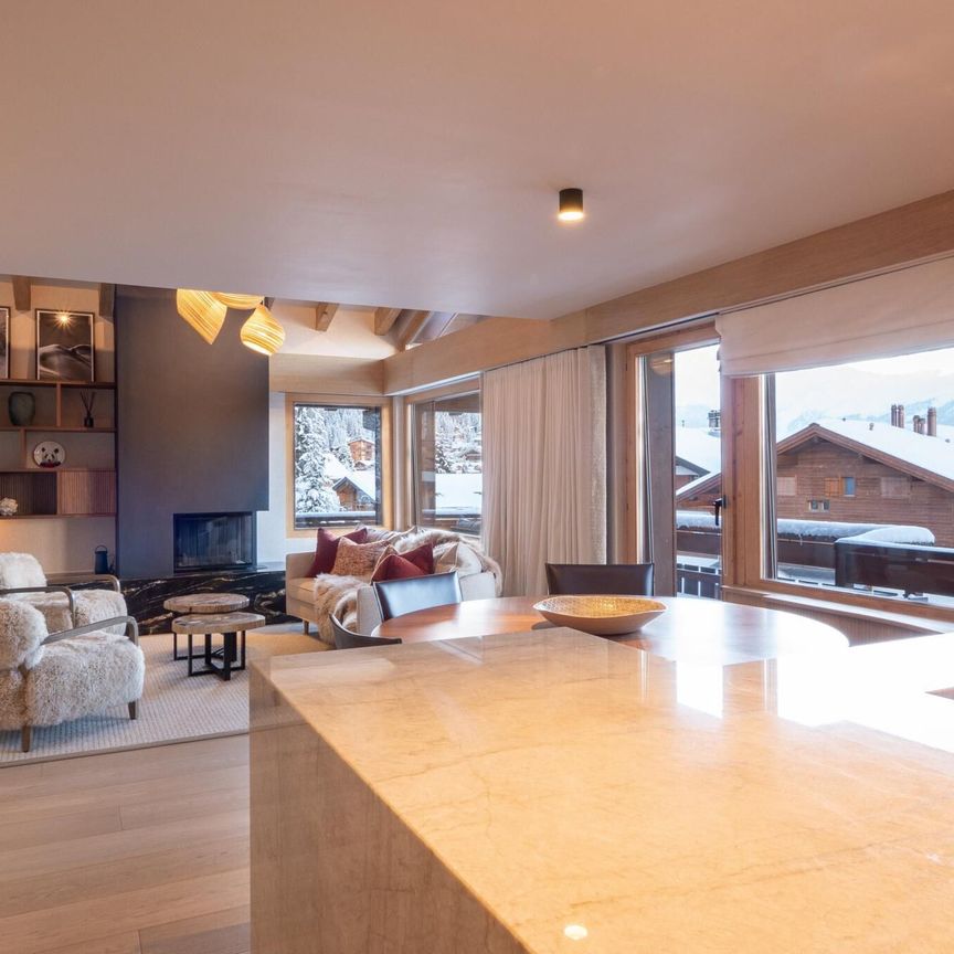 SEASONAL RENTAL: 4-bedroom, 3-bathroom duplex apartment located in the center of Verbier, with a large panoramic balcony offering breathtaking views of the mountains. - Photo 1