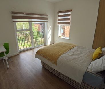 3 bedroom flat to rent - Photo 5