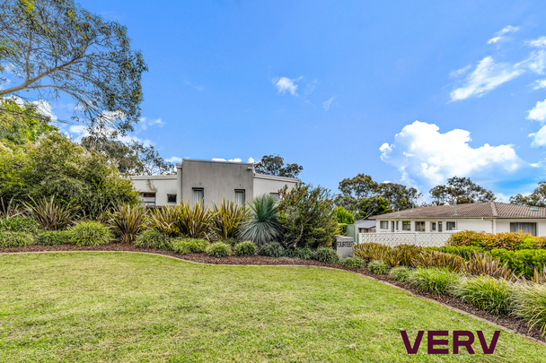 BRIGHT, BEAUTIFUL & PERFECTLY POISED TOWNHOUSE LIVING - Photo 1