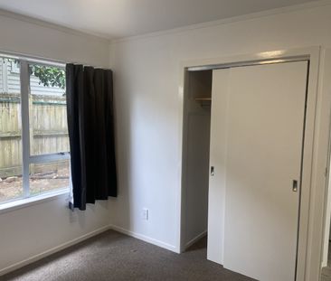 Very Tidy Great location - Photo 5