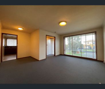 1/16 Hampton Road, Essendon West, Vic 3040 - Photo 2
