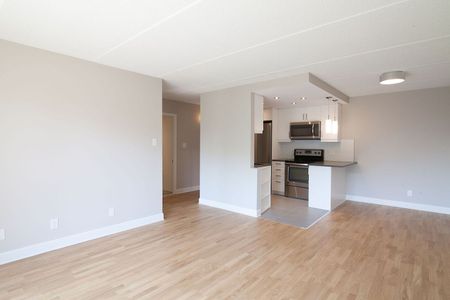 St. Lambert - Photo 2