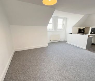 Studio Flat, Grand Avenue, Hove - Photo 3