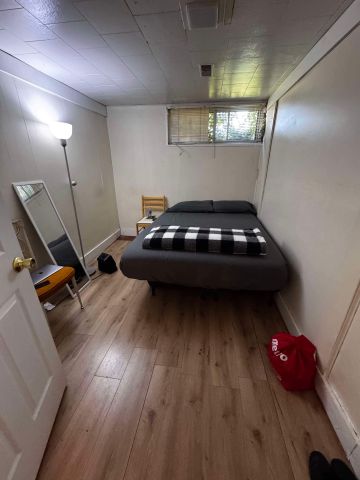 For Lease - 102 Billington Crescent, Toronto, Ontario - Photo 2