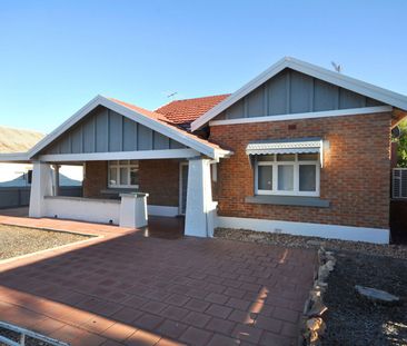 CLASSIC BUNGALOW - Photo 2