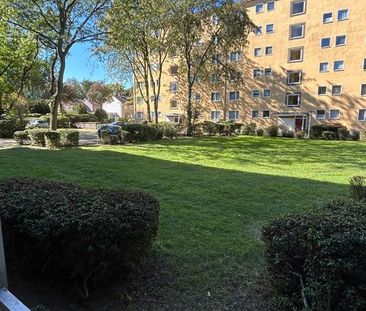 *FRISCH RENOVIERT + SOFORT VERFÜGBAR* 2-Raum Wohnung im 3. Obergesc... - Photo 1