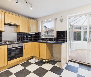 3 bedroom semi-detached house to rent - Photo 6