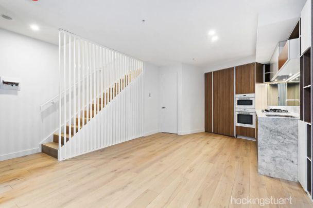 Near New Townhouse With Private Courtyard - Photo 1