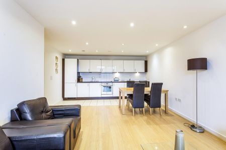 2 bedroom flat to rent - Photo 2