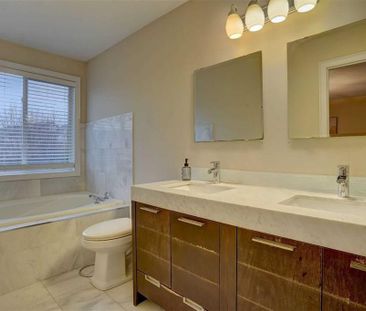 For Lease - 2971 Westoak Trails Boulevard, Oakville, Ontario - Photo 2