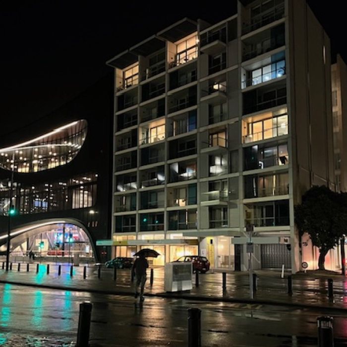 Two bedroom apartment with inner harbour views - Photo 1