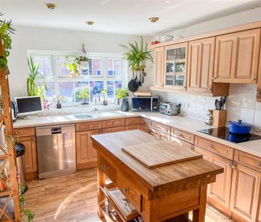 4 bedroom detached house to rent - Photo 4
