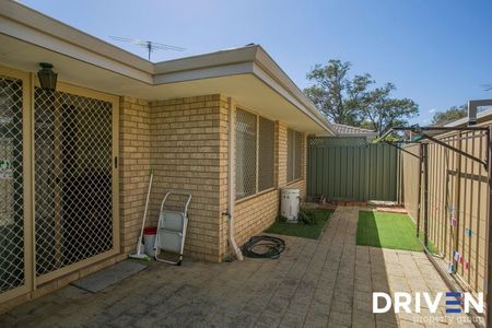 OVER 40'S COMPLEX - Photo 3