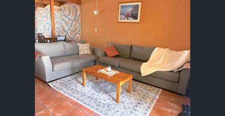 A fully furnished, equipped property opposite Cottesloe Beach + access to a swimming pool - - Photo 2