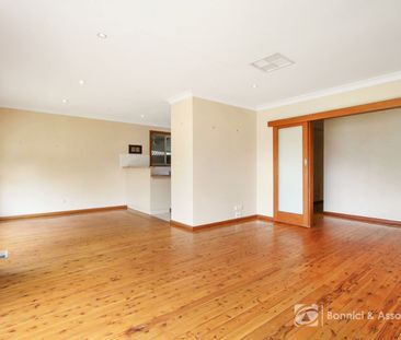 WELL PRESENTED HOME WITH SPACE AND CONVENIENCE - Photo 4