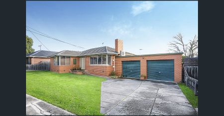 Great Family Home- close to everything. - Photo 5