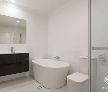 LEASED - $700pw till 18th June 2025 - LUXURY TOWNHOUSE in great con... - Photo 4